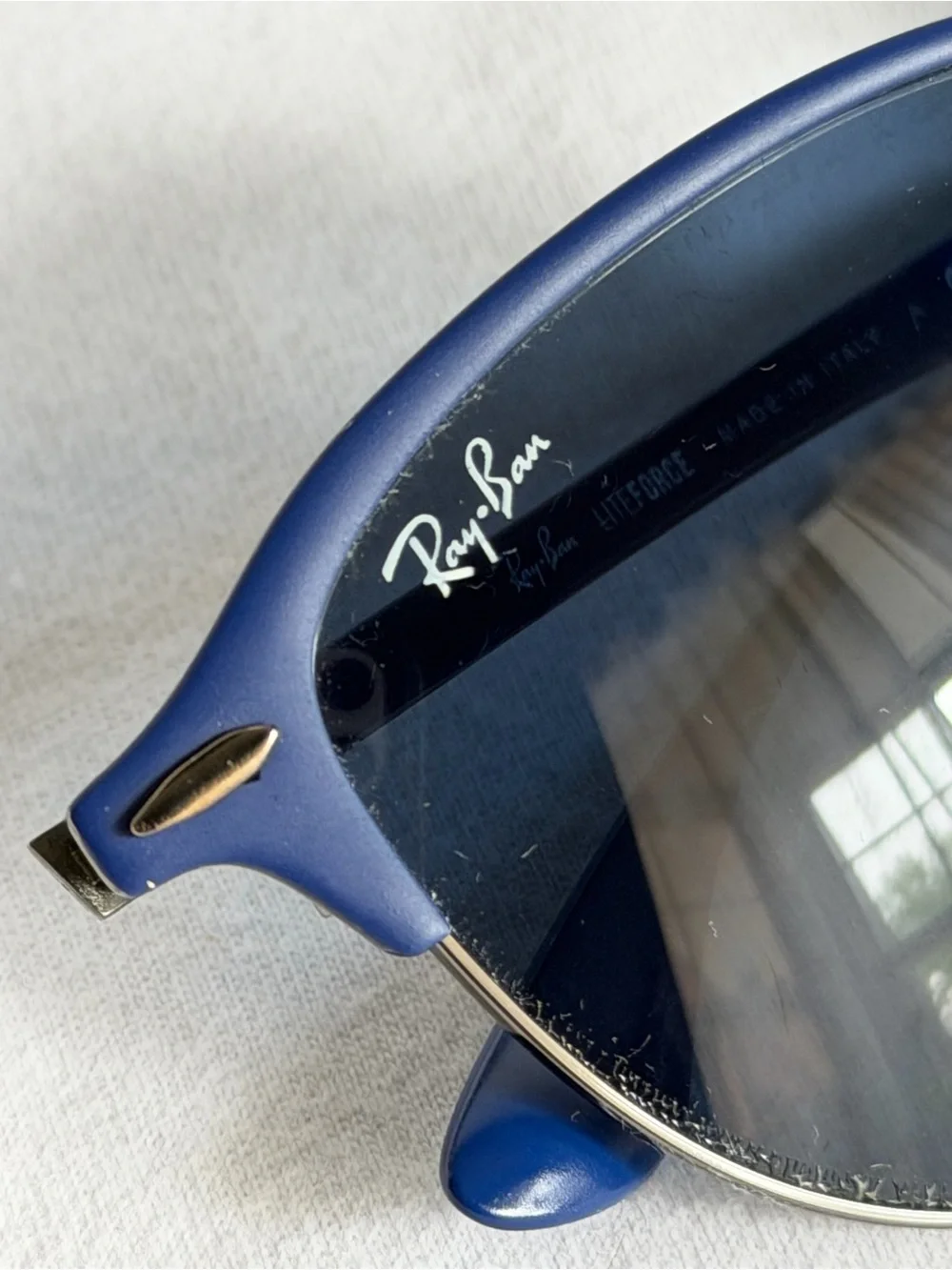 Ray-Ban Men’s Blue Metal Round Sunglasses